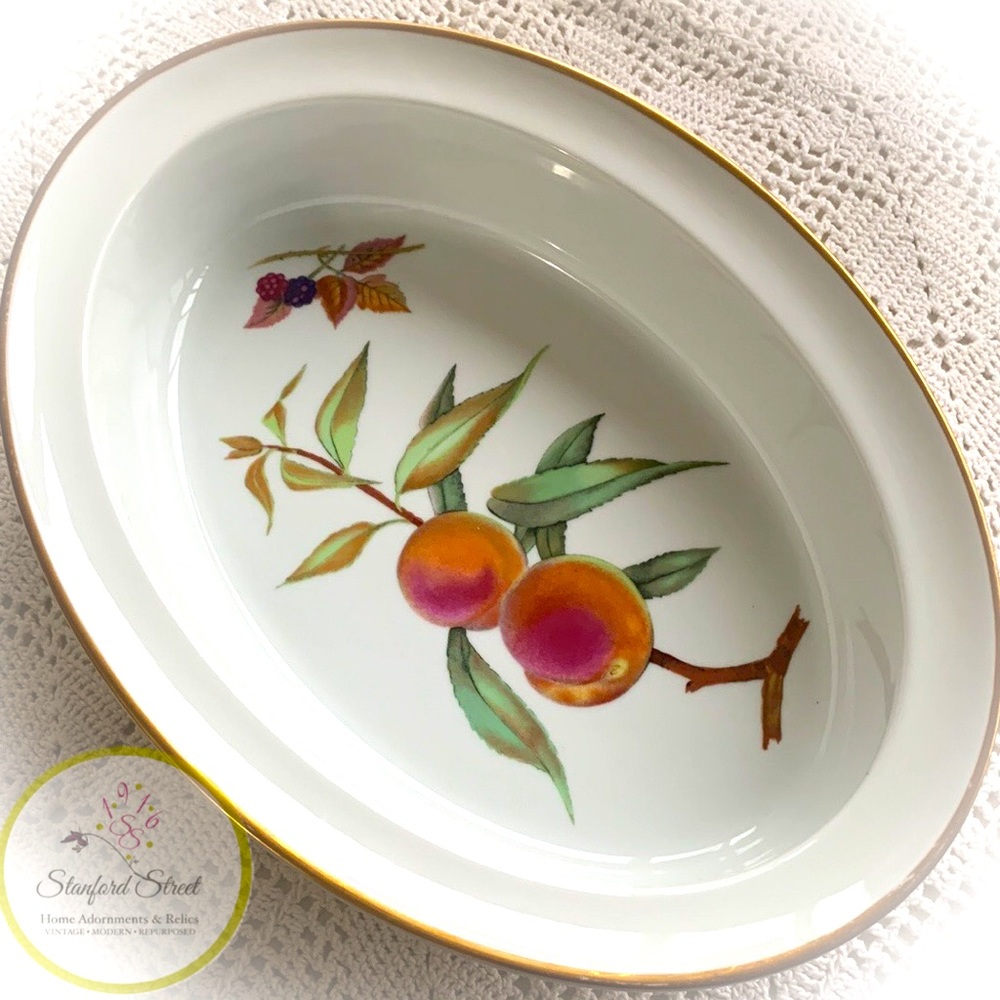 Royal Worcester Deep Dish Casserole Pan with Golden Trimmed 1” Rim